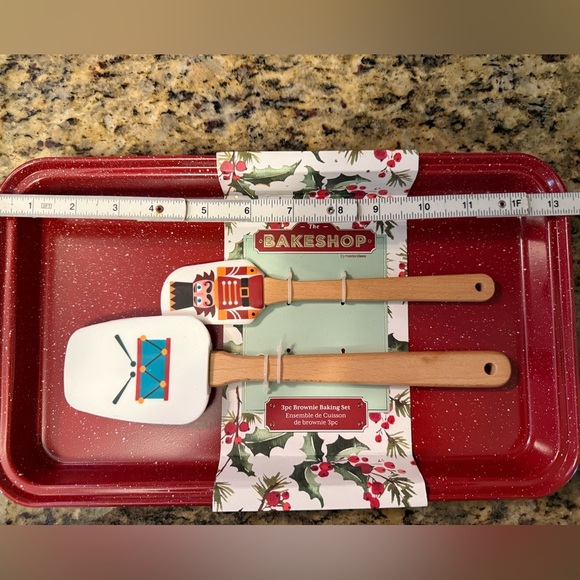The Bake Shop Other - The Bakeshop by Masterclass 3pc Brownie Baking Set". 
Bake Pan & 2 Spatulas. NEW
